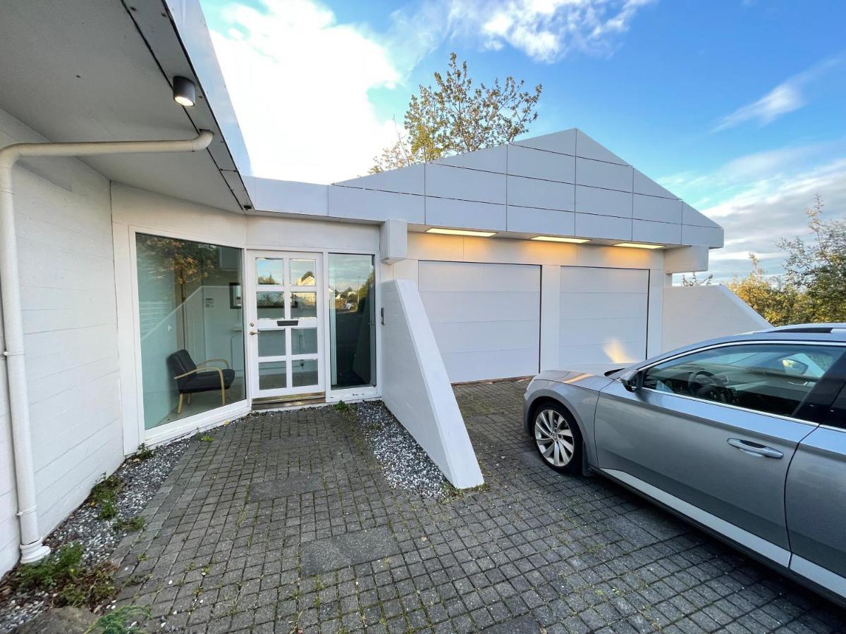 Big Villa Centrally Located In Reykjavík Buitenkant foto