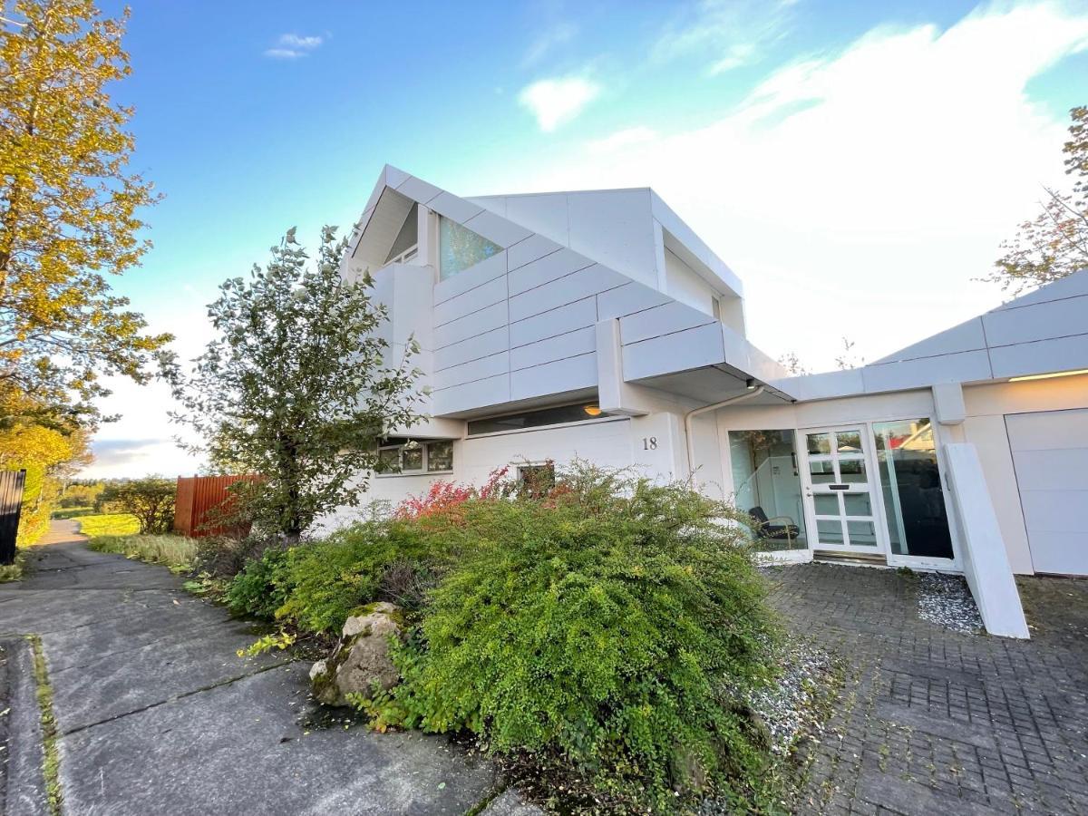 Big Villa Centrally Located In Reykjavík Buitenkant foto