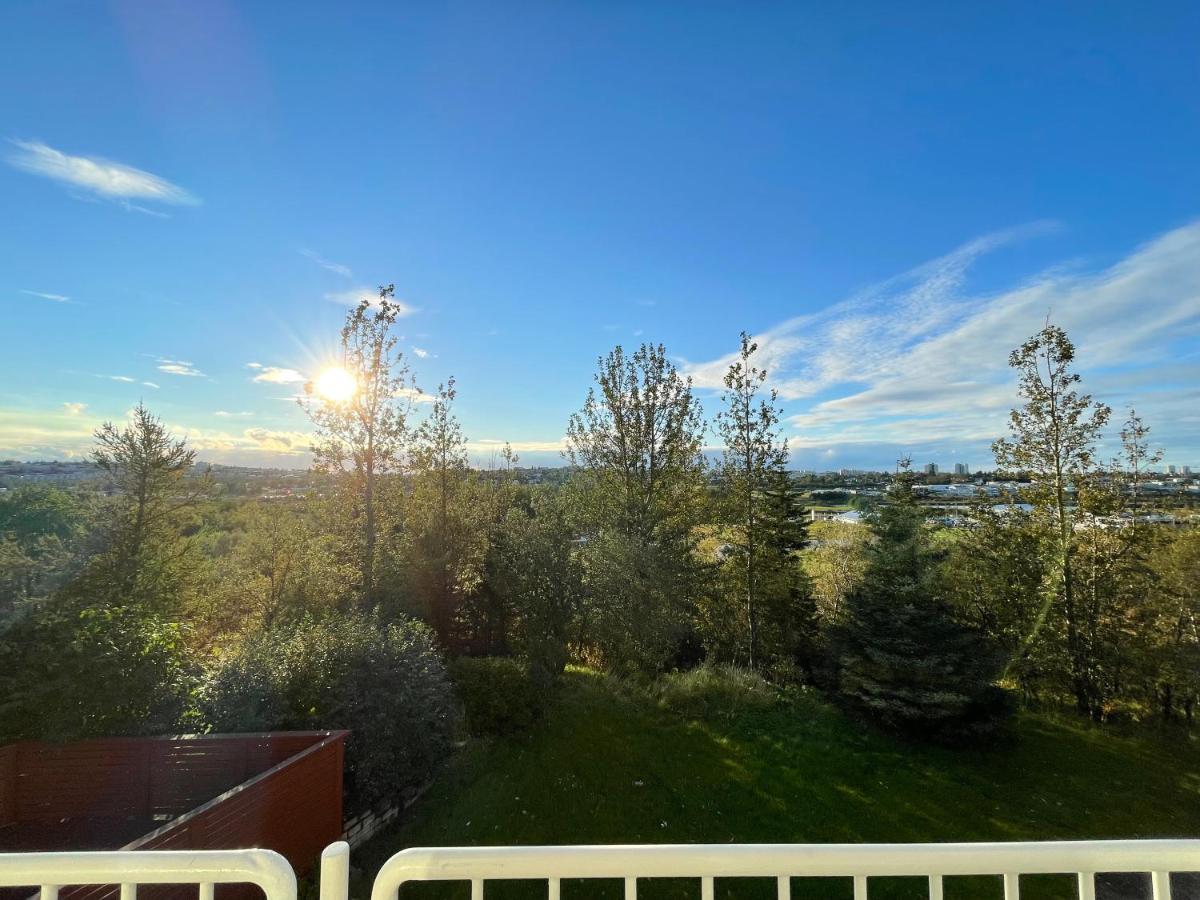 Big Villa Centrally Located In Reykjavík Buitenkant foto